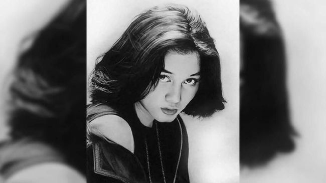 Bagi penggemar Nike Ardilla, mengunjungi makam sang idola setiap tahun adalah kebahagiaan walaupun kerap dianggap sebuah sekte.