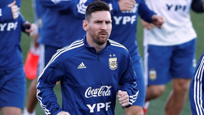 Setelah cukup lama menepi, Lionel Messi kembali ke timnas Argentina yang menggelar persiapan di Kota Madrid untuk laga-laga internasional.