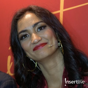 Begini Rahasia Cantik Atiqah Hasiholan