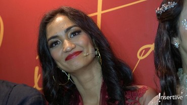 img-title Begini Rahasia Cantik Atiqah Hasiholan