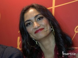 Begini Rahasia Cantik Atiqah Hasiholan