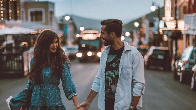 Begini Cara Tahu Siapa yang Diam-diam Naksir Kamu Menurut Riset Jerman