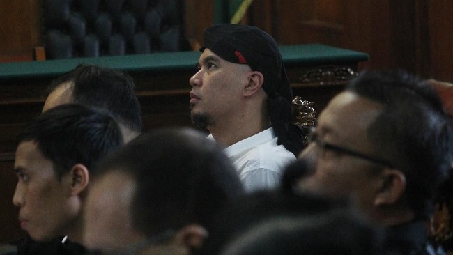 Saksi ahli ITE dalam sidang dengan terdakwa Ahmad Dhani Prasetyo, Teguh Afriadi, mengaku tak ditanya penyidik soal unsur pidana kasus ujaran 'idiot' tersebut.