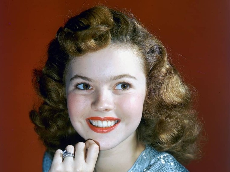6 Fakta Menarik Mantan Aktris Cilik, Shirley Temple Mantan aktris cilik, Shirley Temple, memiliki perjalanan hidup yang mengagumkan. Hm, seperti apa ya kisahnya? Berikut Insertlive sajikan!