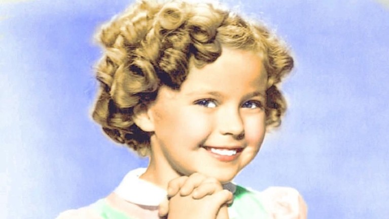 Mantan aktris cilik, Shirley Temple, memiliki perjalanan hidup yang mengagumkan. Hm, seperti apa ya kisahnya? Berikut Insertlive sajikan!