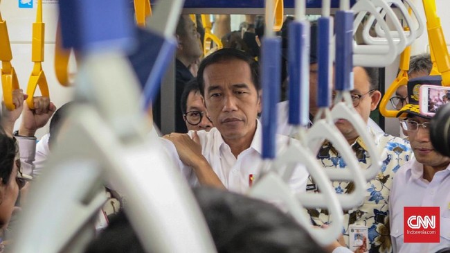 Jokowi meminta pedemo tak merusak fasilitas umum saat menyuarakan aspirasinya. Fasilitas umum, kata Jokowi merupakan milik masyarakat.