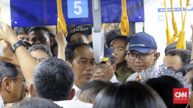 Presiden Joko Widodo memastikan pengumuman tarif perjalanan Moda Raya Terpadu (MRT) Jakarta akan dilakukan sebelum peresmian pengoperasian pada 24 Maret 2019.