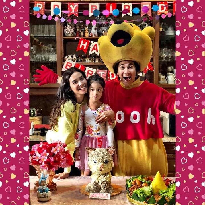 <p>Di perayaan ulang tahun ke-5 Jizzy pada Juli 2018, Vino memberi kejutan dengan menjadi tokoh Winnie The Pooh. Seru ya? (Foto: Instagram @vinogbastian__)</p>