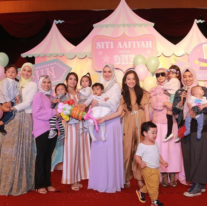 <p>Perayaan ulang tahun Aafiyah bertema 'carnival' dengan didominasi warna-warna pastel. (Foto: Instagram @ctdk)</p>