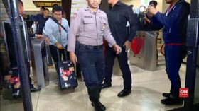 VIDEO: KPK Sita Dua Koper Berisi Uang di Kemenag
