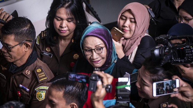 Majelis Hakim menolak semua eksepsi Ratna Sarumpaet. Sidang dilanjutkan ke pokok perkara dan akan digelar pekan depan.