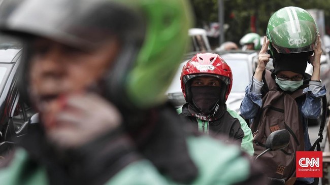 Gubernur DKI Jakarta, Anies Baswedan, memperbolehkan ojek online beroperasi selama PSBB total mulai Senin (14/9).