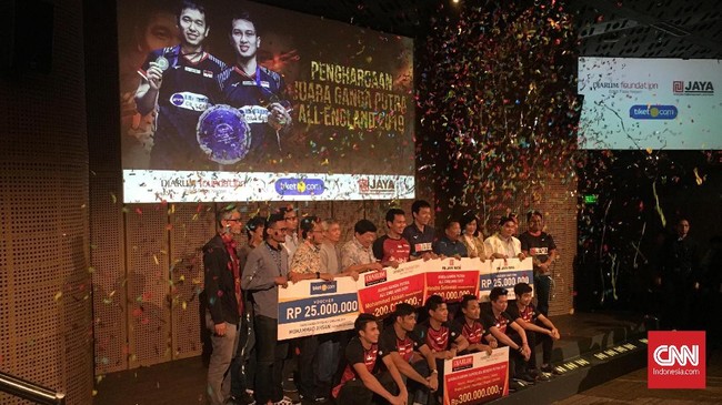 Pasangan ganda putra Indonesia Mohammad Ahsan/Hendra Setiawan kembali mendapat bonus menyusul sukses menjadi juara All England 2019.