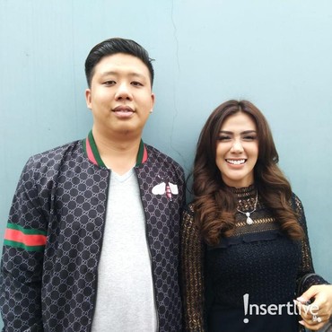 Rey Utami Tanggapi Isu Penyakit Suami yang Disebut Karena Santet