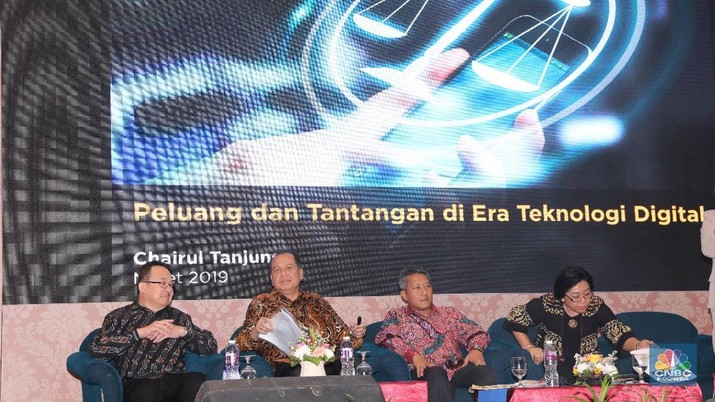 CEO CT Corp Chairul Tanjung memberikan pemaparan tentang 