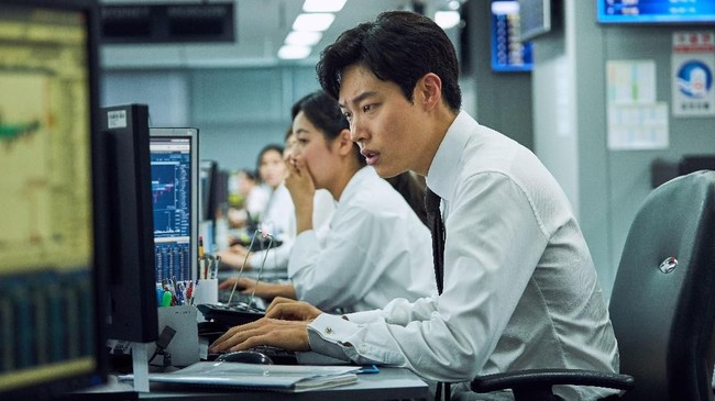 Setelah dua pekan tayang dan menguasai box office Korea, film 'Captain Marvel' terpaksa turun dari posisi puncak terganti oleh film lokal 'Money'.