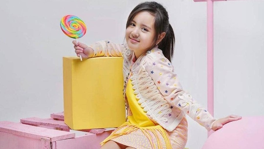 Siapa saja lima anak perempuan artis yang berprestasi di luar negeri?