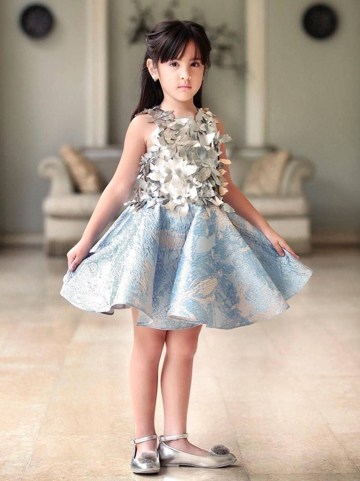 Mikhayla Zalindra Bakrie&comma; berhasil meraih Fashionable Celebrity Kids dalam acara IFA 2019&period; Insertizen penasaran nggak sih gaya modisnya putri Nia Ramadhani ini&quest;