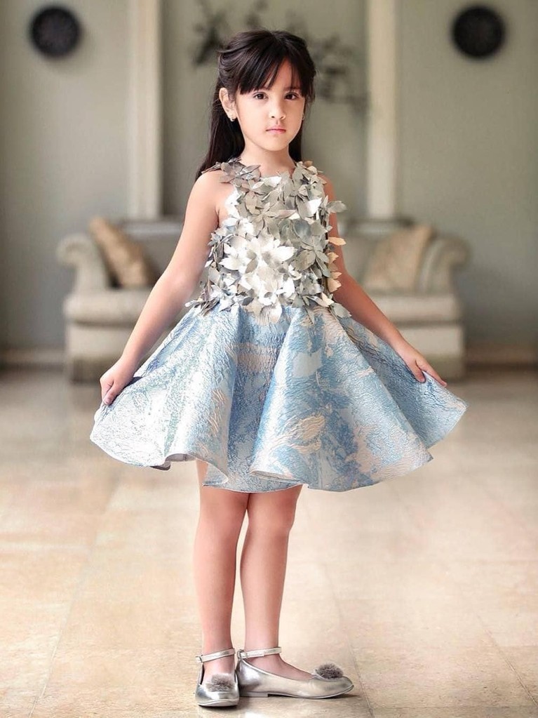 Raih Awards di IFA 2019, Intip 6 Gaya Modis Mikhayla Zalindra Mikhayla Zalindra Bakrie, berhasil meraih Fashionable Celebrity Kids dalam acara IFA 2019. Insertizen penasaran nggak sih gaya modisnya putri Nia Ramadhani ini?