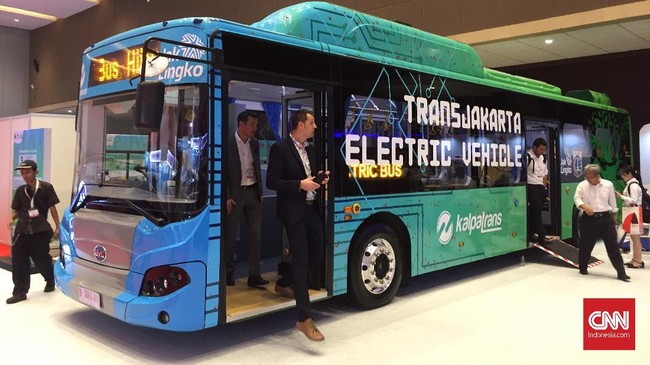 Sambil diuji operasional di Jakarta, bus listrik Transjakarta disebut menunggu perizinan uji tipe.