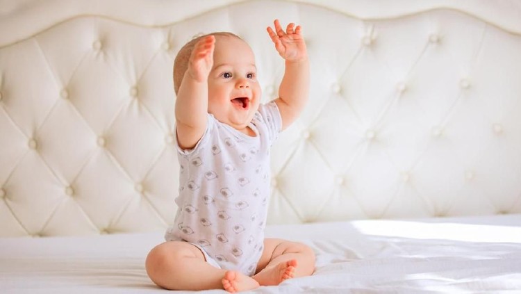 Achilles Memiliki anak laki-laki tumbuh dengan gagah menjadi harapan setiap orang tua. Intip referensi nama dengan makna gagah untuk mereka yuk, Bun!