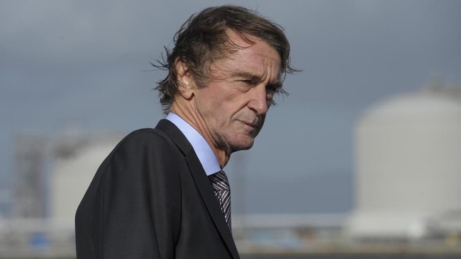 Alasan pengusaha terkaya di Inggris, Sir Tim Ratcliffe, bersikeras untuk membeli klub Liga Primer Inggris, Chelsea, mulai terkuak.