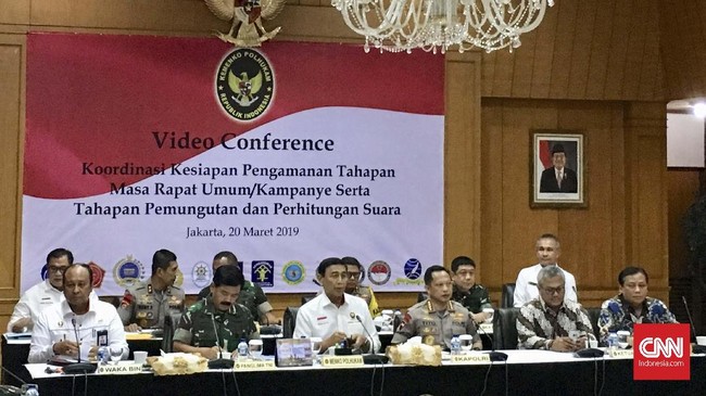Wiranto menyatakan segala ancaman terhadap penyelenggaraan Pemilu 2019 tak bisa didiamkan. Siapa pun yang dianggap mengancam pemilu akan ditindak aparat.