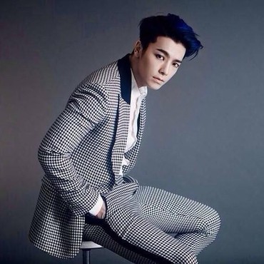 Rayakan Natal, Donghae Super Junior Foto bareng 'Istri Tercinta'