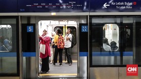 Anies-Riza Jajal Aturan Baru Bawa Sepeda Non-Lipat Masuk MRT