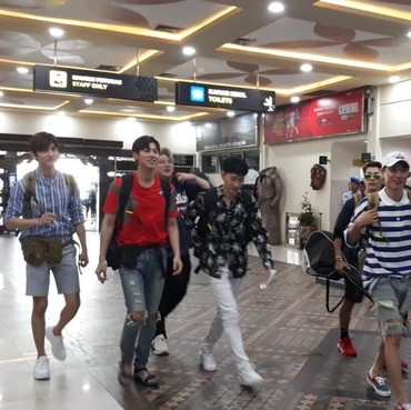 Usai Transit di Bali, Super Junior & TVXQ Tiba di Yogyakarta