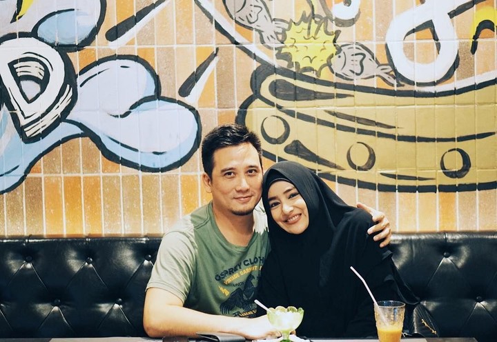 Menikah 20 Tahun, Kemesraan Cindy Fatika Sari-Firman Tetap 