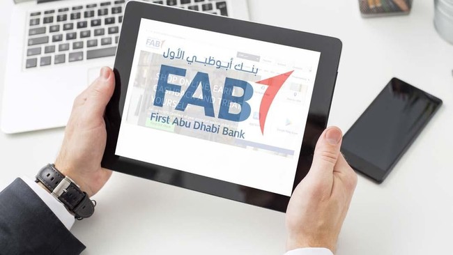 Qatar melarang First Abu Dhabi Bank (FAB), bank terbesar di Uni Emirat Arab (UEA), untuk mengakuisisi nasabah baru, termasuk menghimpun simpanan di Doha.