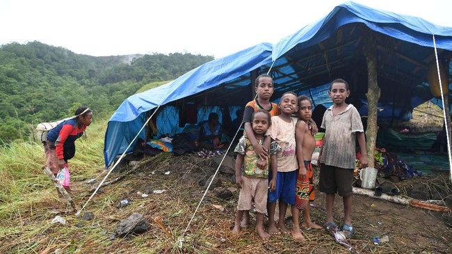 Ekonomi Papua belum bisa lepas dari Freeport karena tidak ada bisnis lain yang bisa menyaingi 'kesaktian' perusahaan AS itu.