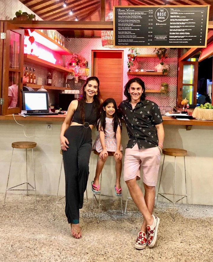 Intip 7 potret keluarga kecil Vino Bastian dan Marsha Timothy, yuk Bun.
