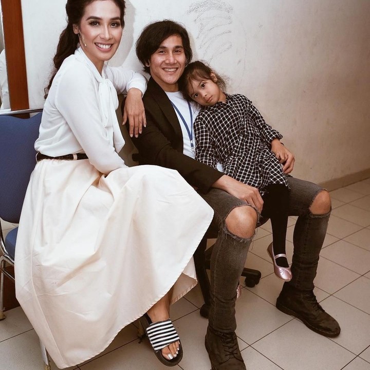 <p>Marsha Timothy sempat menjalin hubungan dengan beberapa pria, namun akhirnya, hati aktris cantik ini berlabuh pada Vino G. Bastian. (Foto: Instagram @marshatimothy)</p>