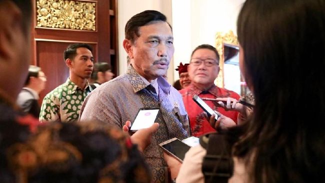 Emergency PPKM, Luhut Suggests Workers Only Work 15 Days in Factory