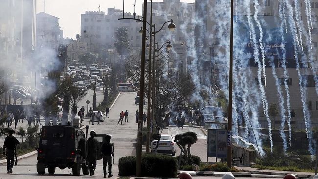 Di Forum PBB, Menlu Sebut Palestina Jadi Prioritas Indonesia Menteri Luar Negeri Retno Marsudi di Markas PBB, Kamis (4/4) menyatakan Indonesia akan menjadikan penyelesaian masalah kemerdekaan Palestina sebagai prioritas.