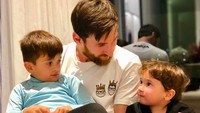 Sweet! Potret Kebersamaan Lionel Messi dan Anak-anaknya