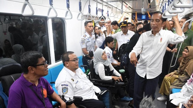 Presiden Joko Widodo dijadwalkan meresmikan Moda Raya Terpadu (MRT), Minggu (24/3), lewat rangkaian acara dimulai pukul 07.00 WIB sampai 11.00 WIB.