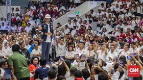 Helm Proyek untuk Jokowi, Simbol Dukungan Para Konglomerat