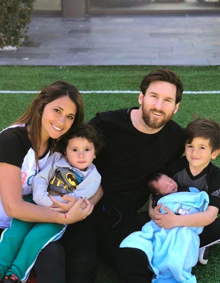 Sweet Potret Kebersamaan Lionel Messi  dan  Anak anaknya 