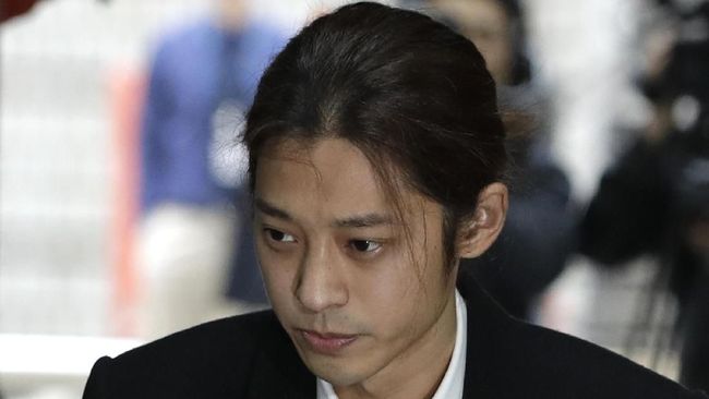 Jung Joon Young Mengaku Bersalah atas Semua Tuduhan Jung Joon Young didampingi pengacara mengaku bersalah atas semua dakwaan yang dituduhkan padanya, Jumat (10/5).