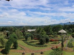 Celebrity on Vacation: Main ke Jembatan Elvis di Camp Hulu Cai