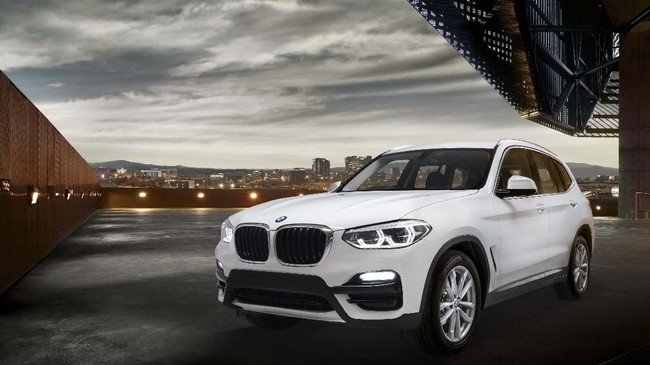Eksterior BMW X3 terbaru hadir dimodali bahasa desain khas Sports Activity Vehicle (SAV) sebagai penantang Audi Q5, Jaguar F-Pace.