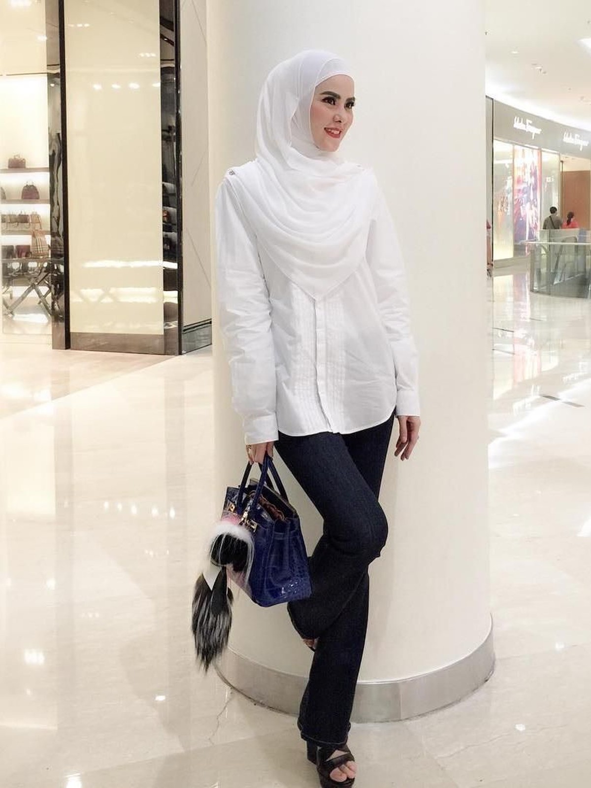 Aktivitas yang padat terkadang membuat para artis membutuhkan transportasi yang cepat&period; Berikut 6 artis yang dikenal sering menggunakan pesawat pribadi&period;