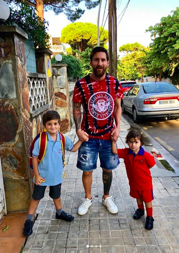 Sweet! Potret Kebersamaan Lionel Messi dan Anak-anaknya