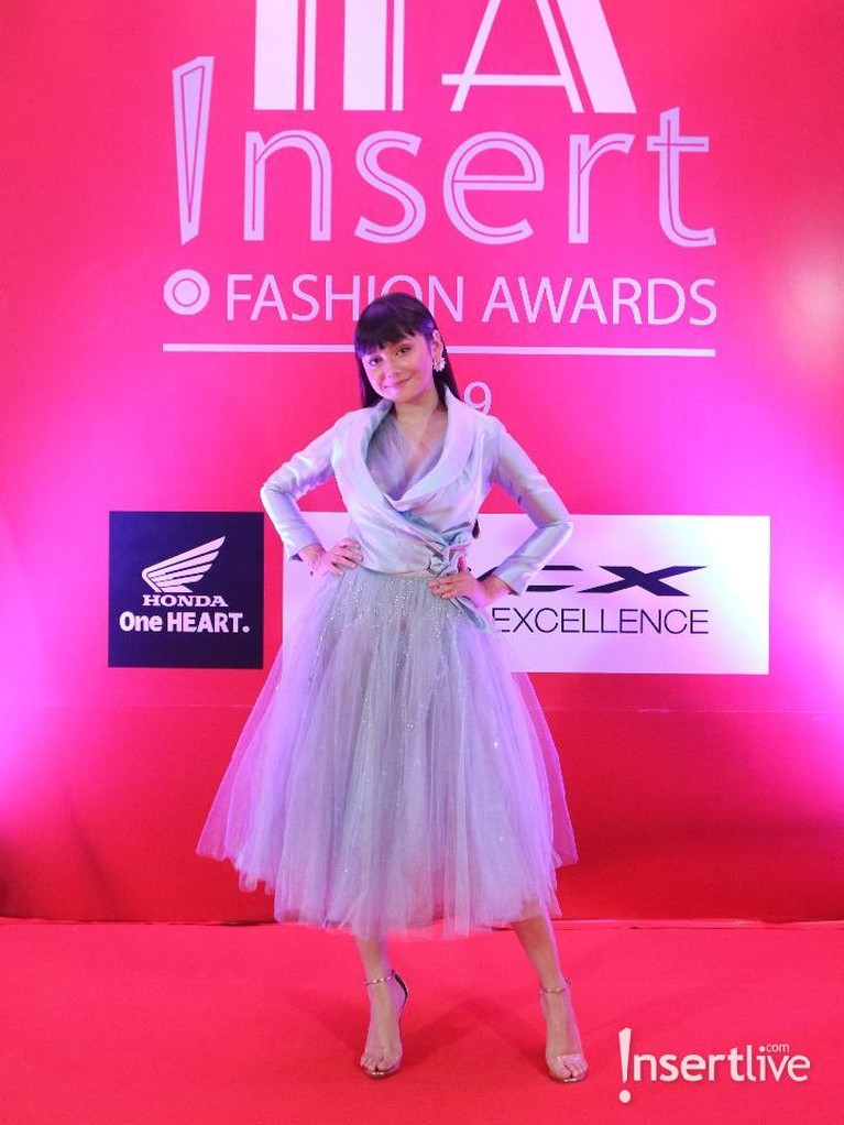Insert Fashion Award 2019 sukses digelar Rabu (20/3). Para Artis juga hadir dengan penampilan memukau mereka. Seperti apa ya? Berikut ini deretan penampilannya.