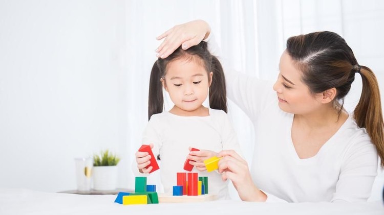 Permainan yang tepat bisa bantu optimalkan perkembangan otak si kecil lho. Seperti apa?