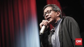Rocky Gerung Sentil Jokowi Intip Grup WA Ibu-Ibu TNI: Tidak Sopan