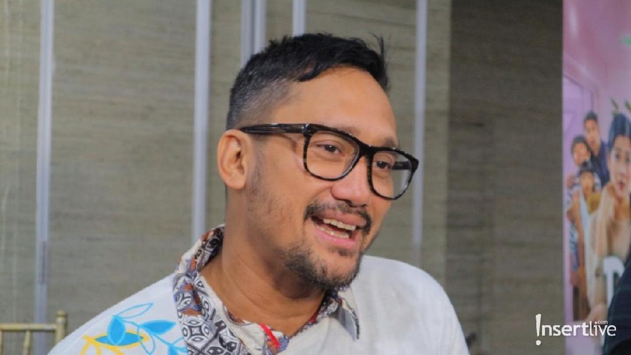 Tora Sudiro Berfoto ala Nicholas Saputra, Mieke Amalia Nggak Tega Tora Sudiro ikut meramaikan berfoto ala Nicholas Saputra.